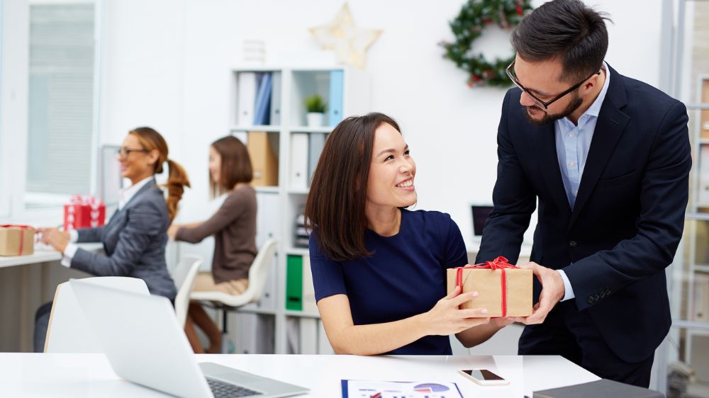 Optometry Gifts for Everyone at the Office